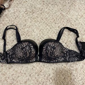 Victoria secret bombshell bra. Double padding. Size 32C.